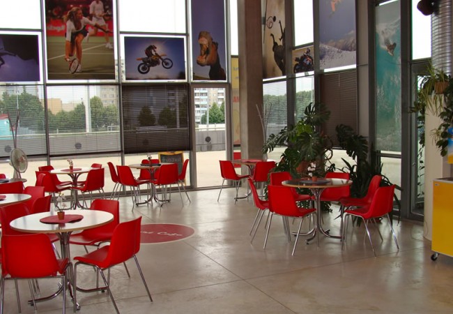 Overview of the cafeteria